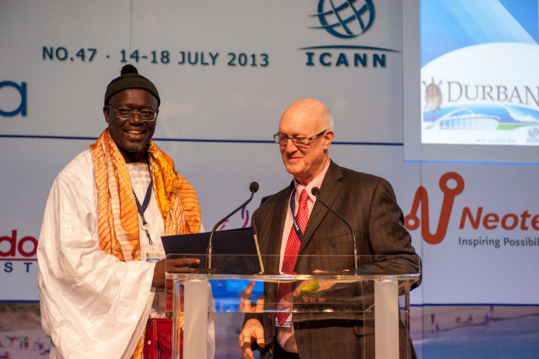 Réunion d’ICANN en Afrique du Sud – Durban47: Kheweul.com de Mouhamet Diop remporte le prix du meilleur registrar africain