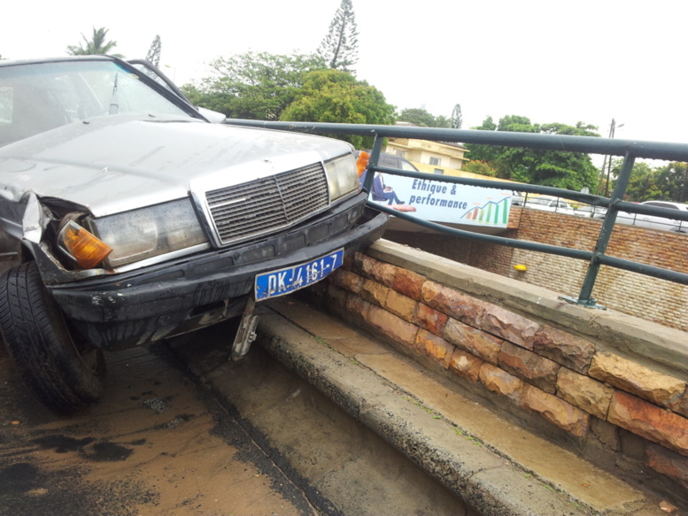 PHOTOS Fortes pluies à Dakar: Un choc ralentit la circulation sur la corniche ouest