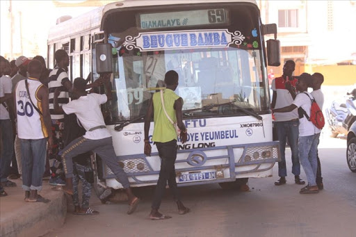 Destruction de bus Tata et mise en danger de la vie d’autrui: 4 chauffeurs et un responsable syndical grévistes arrêtés