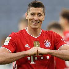 Le clan Robert Lewandowski songe clairement au PS