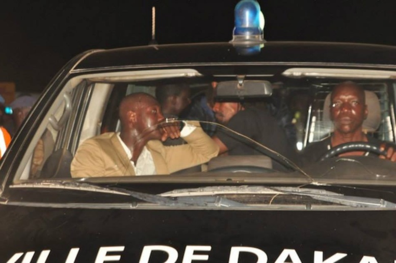 Arrivée de la dépouille de Bruno Metsu: La mélancolie s'empare de l'aéroport de Dakar (IMAGES)