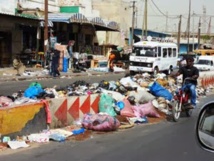 Dakar sous les ordures: "Qu'on donne aux grévistes ce qu'ils réclament", pleurent les populations