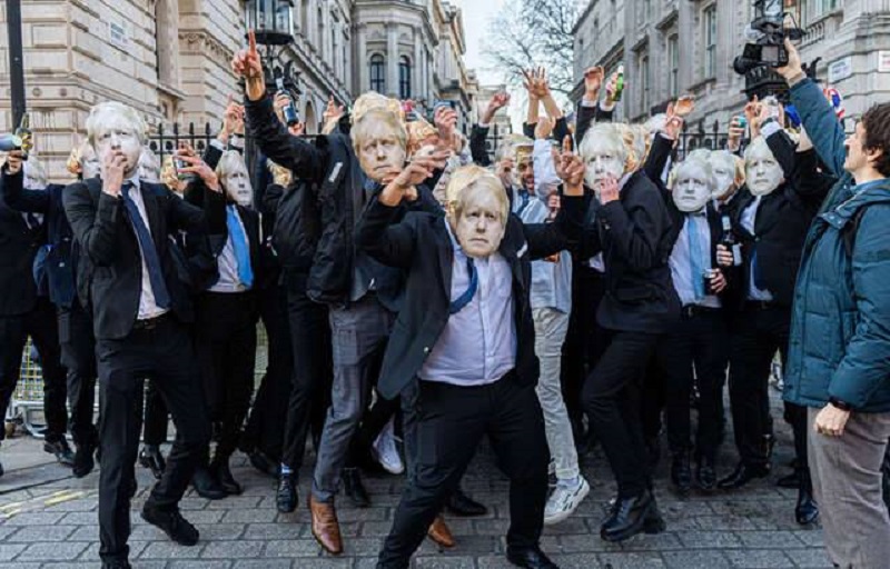 Royaume-Uni : Boris Johnson encore fragilisé par la révélation « d’apéros du vendredi » à Downing Street