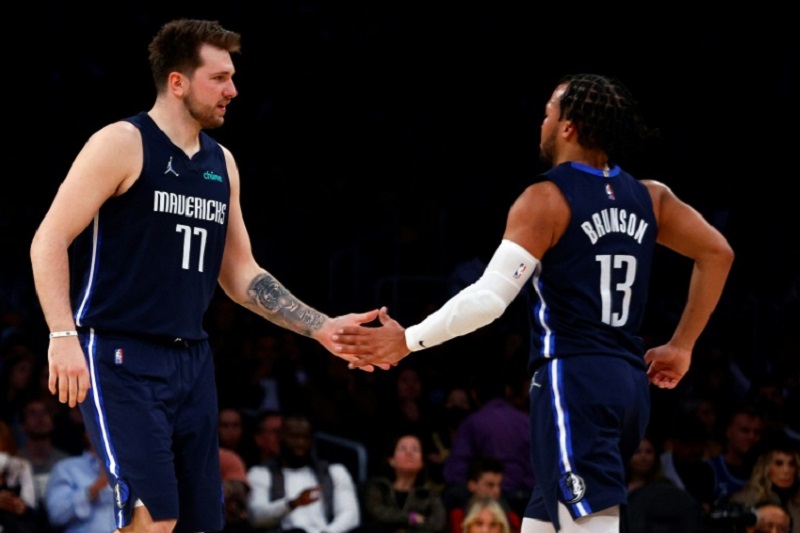 NBA: les Mavs accablent les Lakers, les Wolves croquent les Warriors