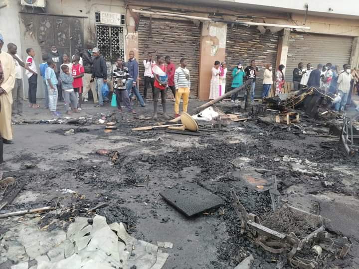 Incendie à la salle de vente : le feu a été maîtrisé, plusieurs dégâts matériels enregistrés (images)