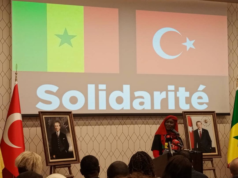 Séisme en Turquie : plus de 50 millions FCFA collectés, un maillot de Diouf, le grand boubou de Youssou Ndour vendus