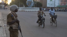 Un militaire monte la garde, le 2 novembre 2014, à Ouagadougou. REUTERS/Joe Penney