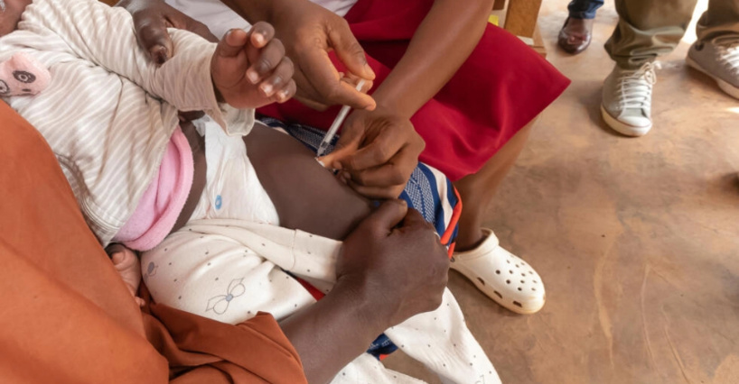 Le Cameroun lance la première campagne de vaccination systématique des enfants contre le paludisme