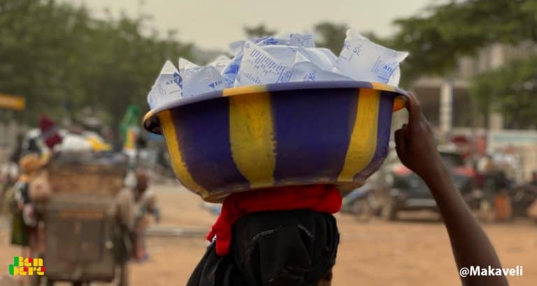 Dakar : entre rivalité, lutte pour la survie, le destin funeste des vendeuses de sachets d'eau 