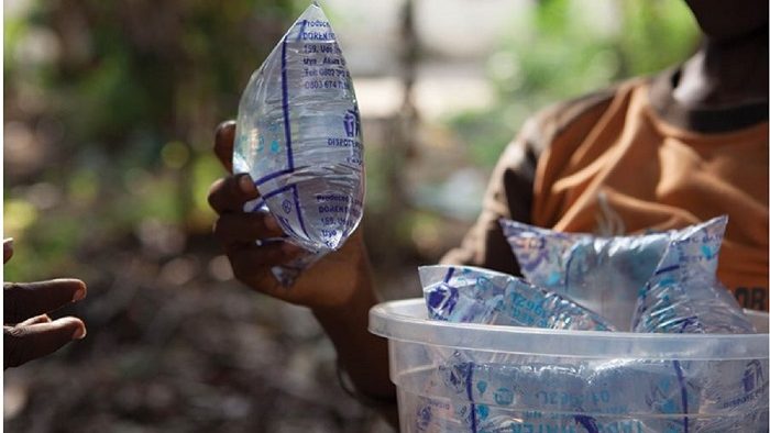 Dakar : entre rivalité, lutte pour la survie, le destin funeste des vendeuses de sachets d'eau 