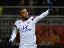 Transfert : une folie du PSG pour Lacazette peut faire craquer Lyon...