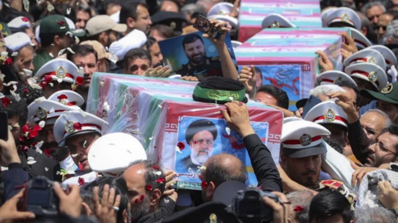 Iran: ultime hommage populaire au président Raïssi avant son inhumation