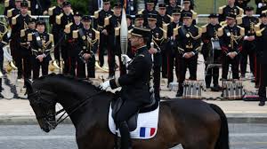 JO 2024: la flamme olympique arrive à Paris pour le 14-Juillet