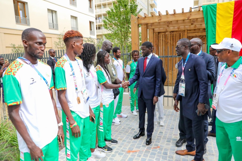 JO Paris - Visite au village olympique : le Président Diomaye galvanise les athlètes sénégalais