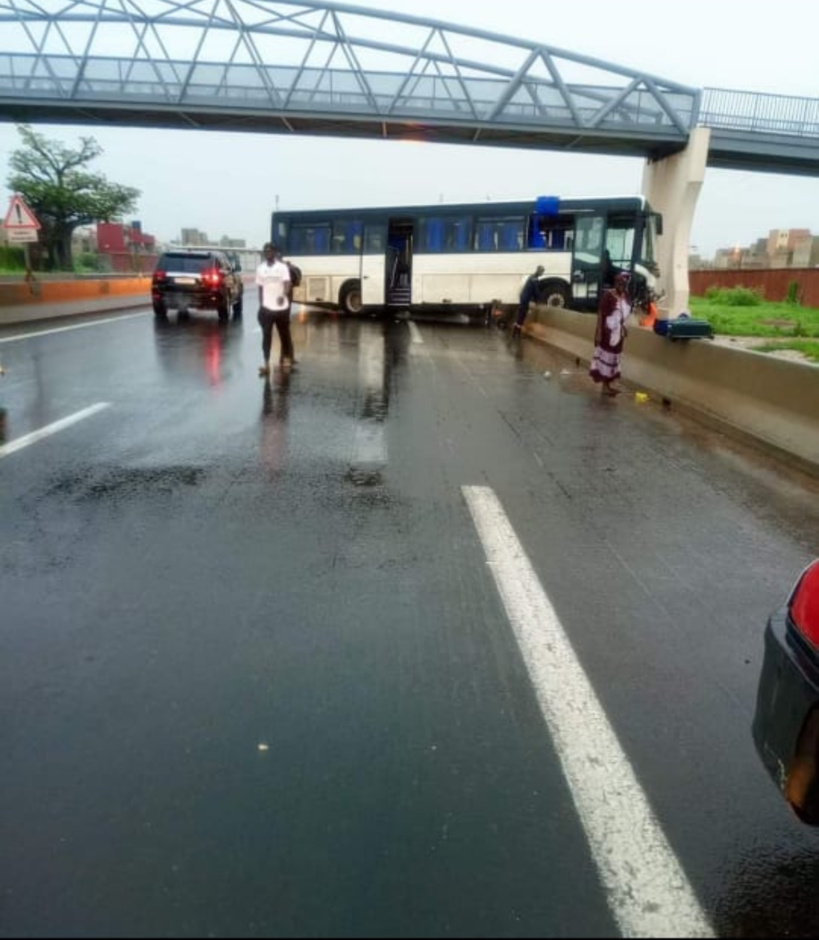 Autoroute à péage à hauteur de  Rufisque : un carambolage entre trois (3) voitures fait un mort et 20 blessés 