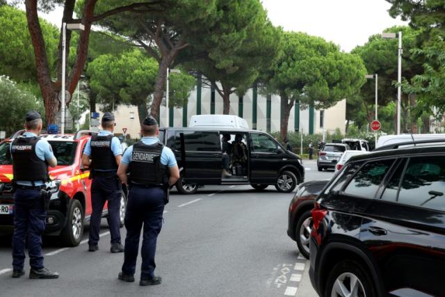 France: voitures incendiées et explosion aux abords d'une synagogue dans le sud du pays