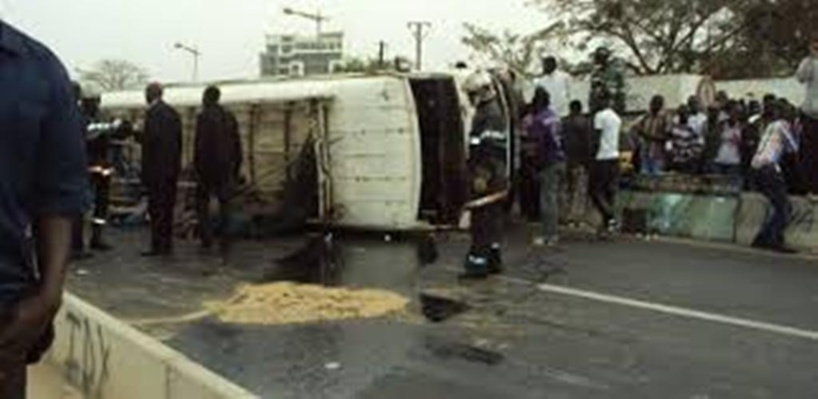 ​Un bus se renverse au niveau de l'Autoroute, plusieurs blessés dénombrés