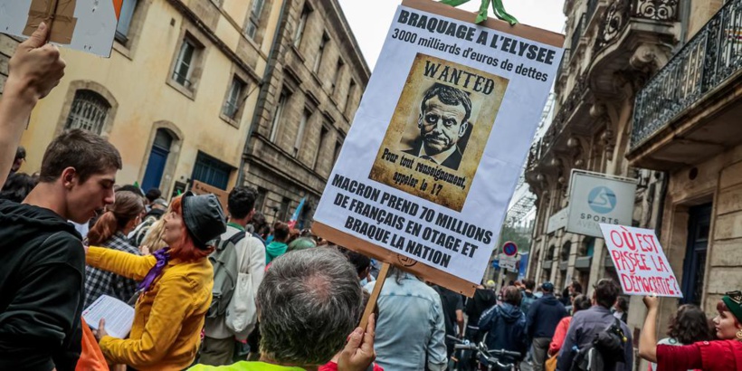 France : des milliers de personnes manifestent contre Emmanuel Macron et la nomination de Michel Barnier