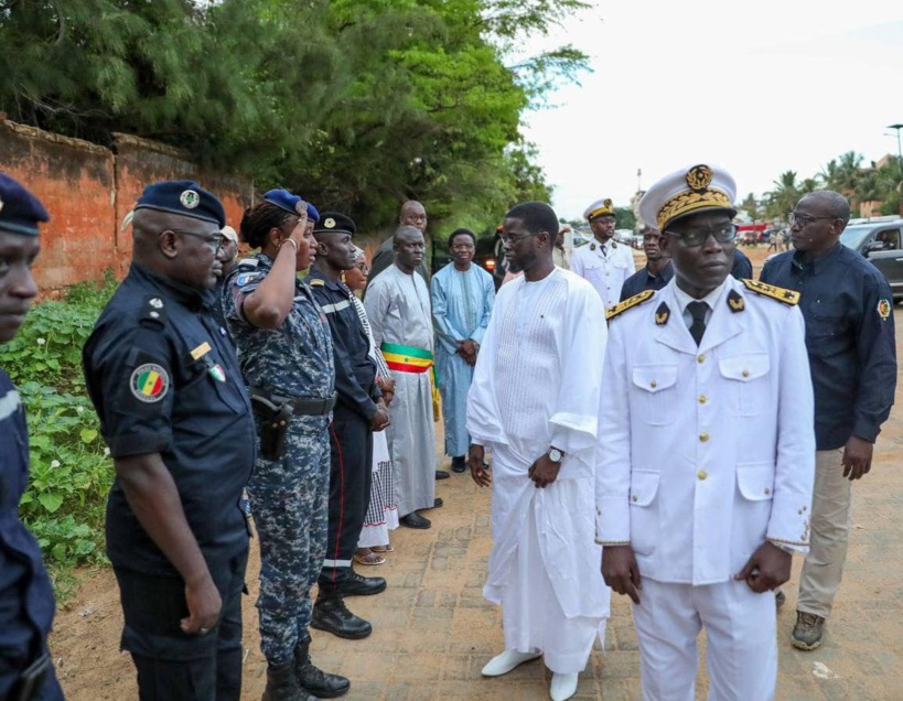 Chavirement d'une pirogue de migrants à Mbour : le Président Diomaye sur les lieux du drame