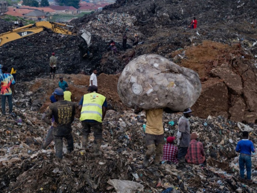 Ouganda: trois responsables démis de leurs fonctions après l'effondrement mortel d'une décharge à Kampala