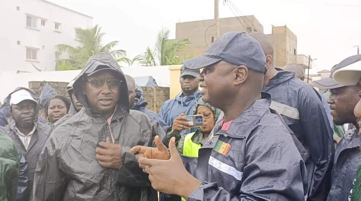 Inondations : Cheikh Tidiane Dièye loue l'engagement des jeunes pour l'évacuation des eaux