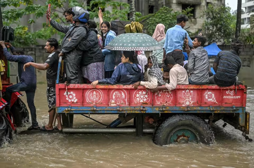 Inde: plus d'un million de personnes quittent la côte est à l'approche du cyclone Dana