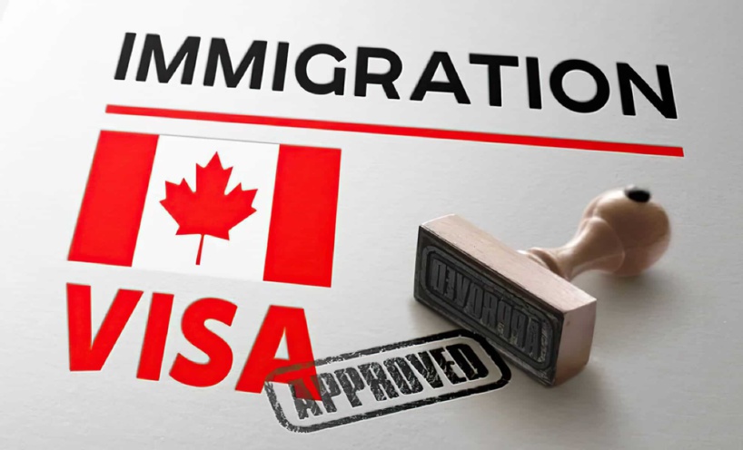 Immigration: le Canada prévoit de réduire de 21% le nombre de nouveaux résidents permanents