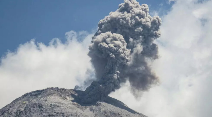 Une éruption volcanique dans l'est de l'Indonésie fait une dizaine de morts