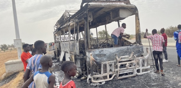 Kolda: le bus qui transportait les militants de Takku-Wallu prend feu