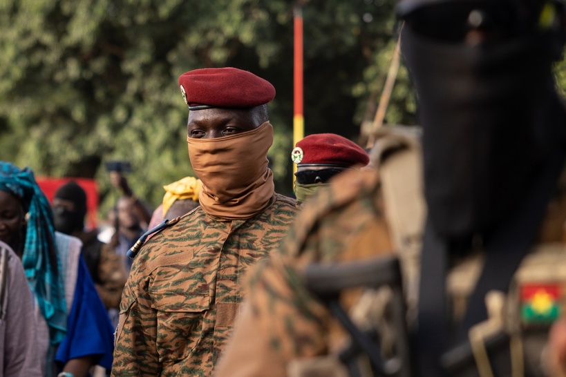 Quatre Français détenus au Burkina Faso ont été libérés, confirme l’Élysée