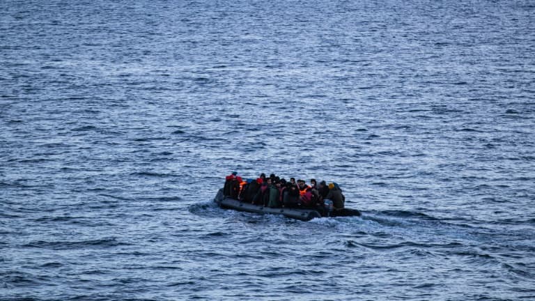 Au moins huit morts dans le naufrage d'un bateau de migrants au large de la Grèce