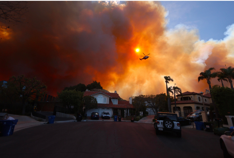 Plusieurs incendies hors de contrôle provoquent des milliers d'évacuations en Californie