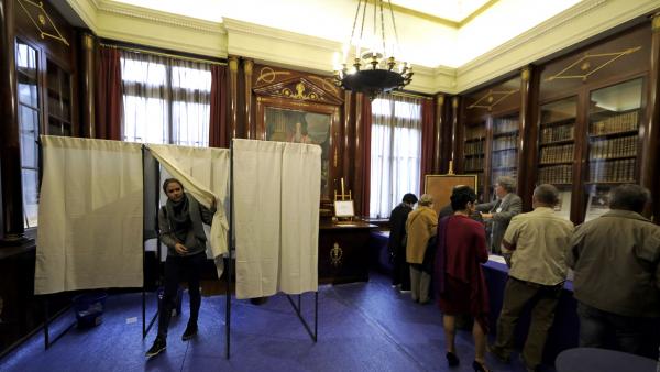 Primaire de la droite en France: un duel Fillon-Juppé au second tour