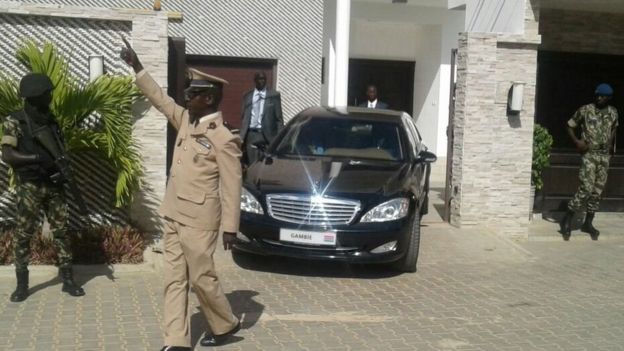 Le président de la Gambie Adama Barrow est en train de quitter Dakar pour rentrer dans son pays (Photo BBC)