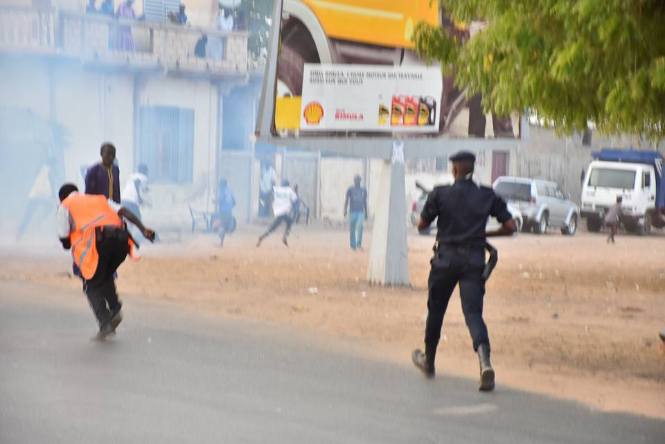 Diourbel: ça a chauffé entre la police, les proches de Khalifa Sall et Manko Taxawu Senegaal, cet après-midi 