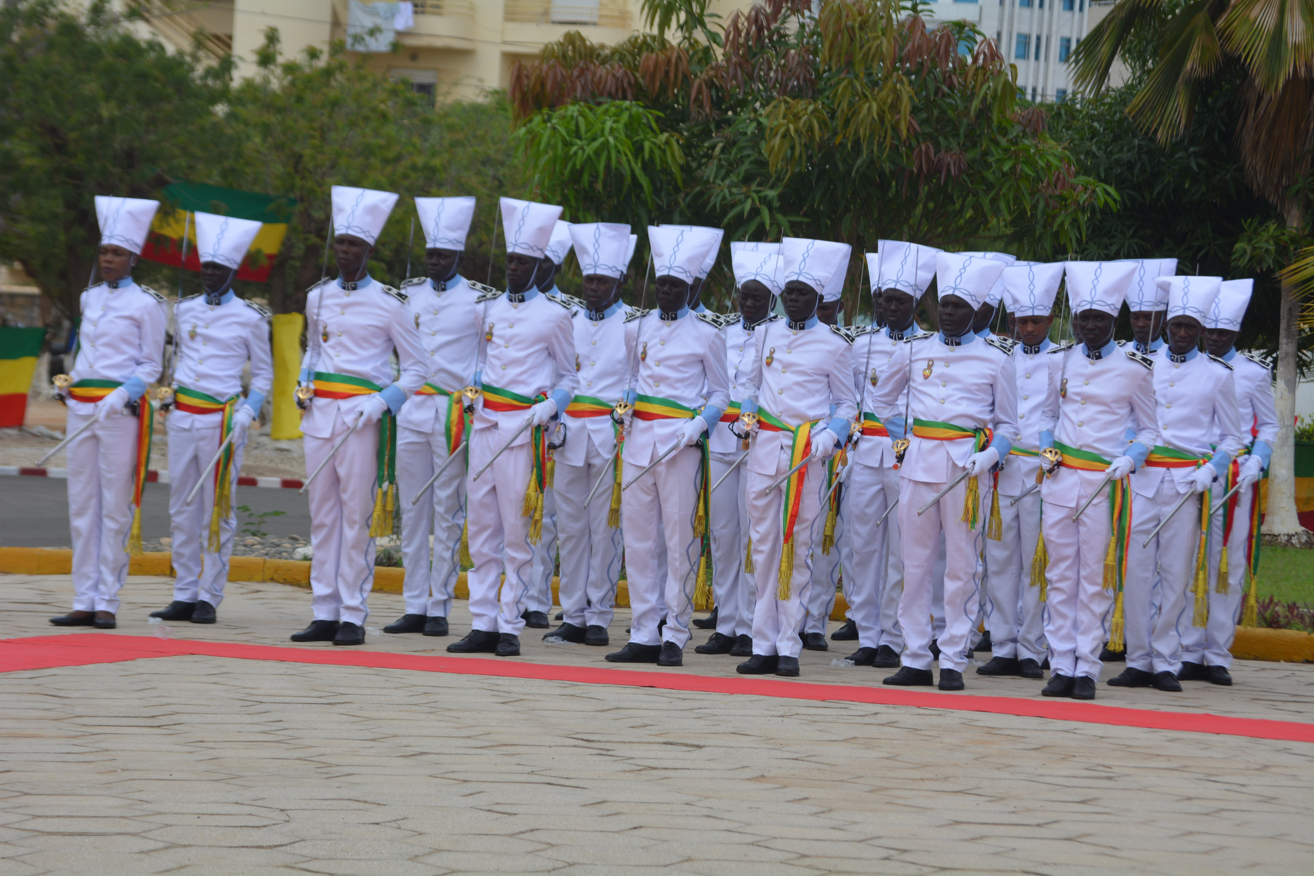 Sortie de la 43ème promotion de l’Ecole Nationale de Police : Abdoulaye Daouda Diallo invite les nouveaux policiers au don de soi et à...