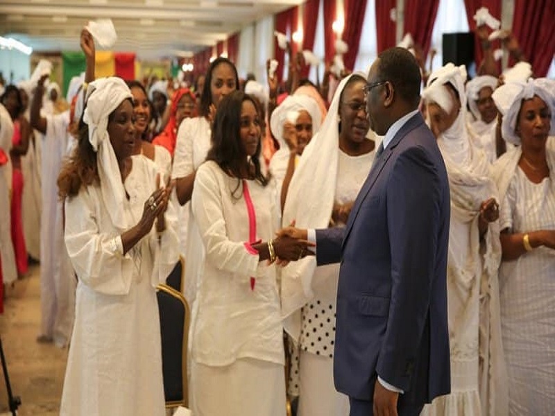 Macky Sall remercie les femmes pour sa réélection et leur promet de…