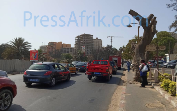 Valise suspecte au Centre ville de Dakar : La panique qui mobilise un impressionnant dispositif sécuritaire (Images)