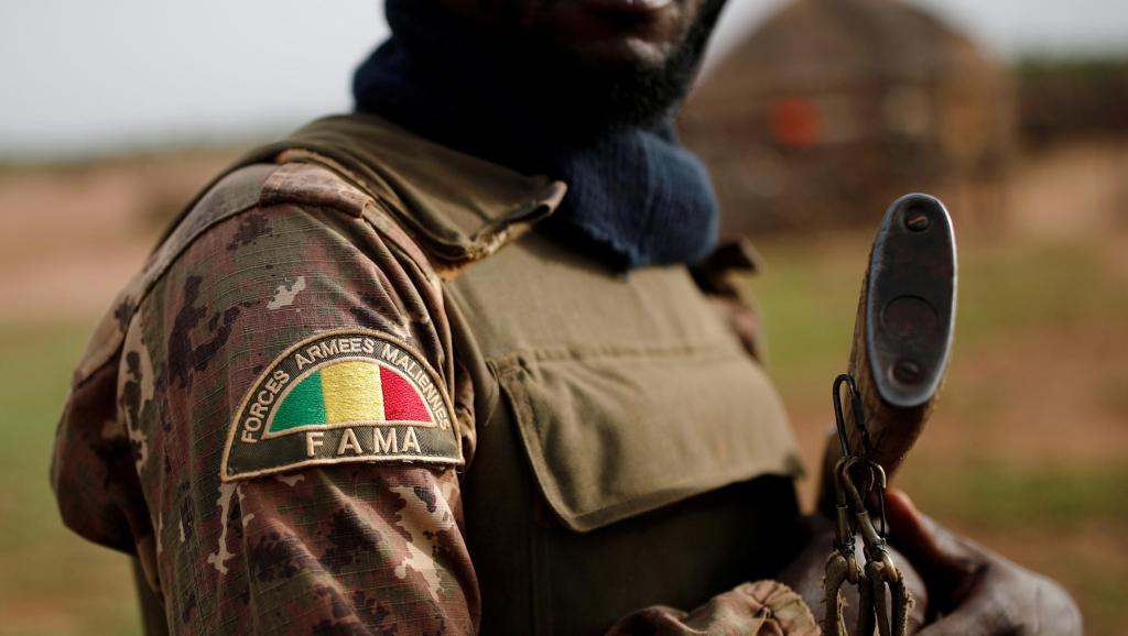 Mali: l'armée se replie de ses positions isolées après des attaques jihadistes