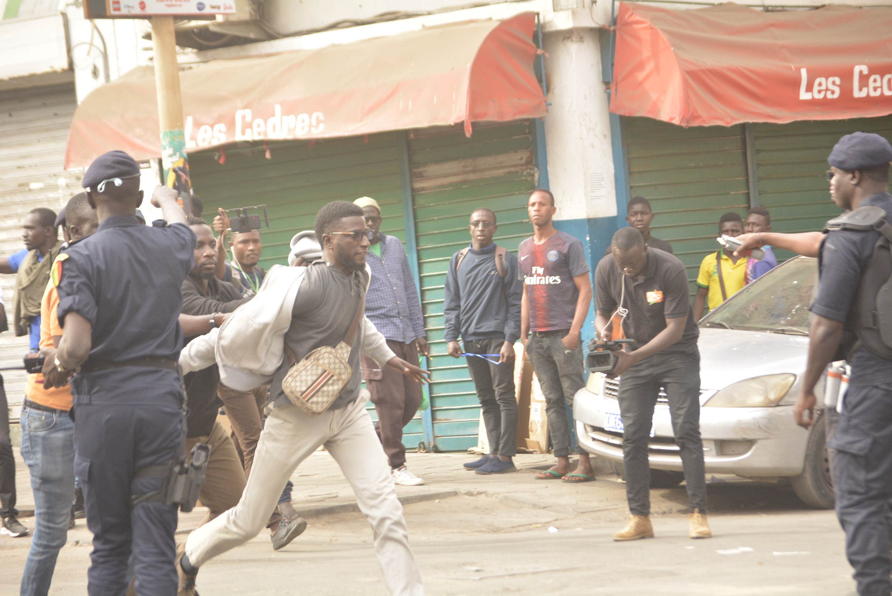 Retour en images sur un après-midi électrique au centre-ville de Dakar