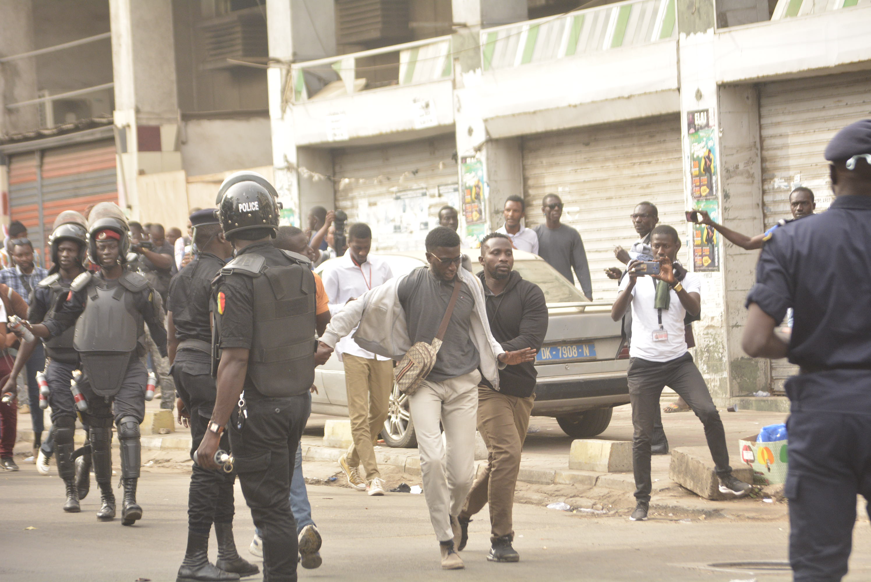 Retour en images sur un après-midi électrique au centre-ville de Dakar