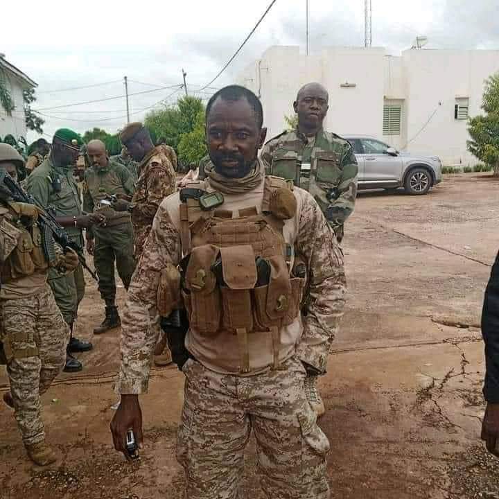 Mali: la junte propose une transition de trois ans dirigée par un militaire