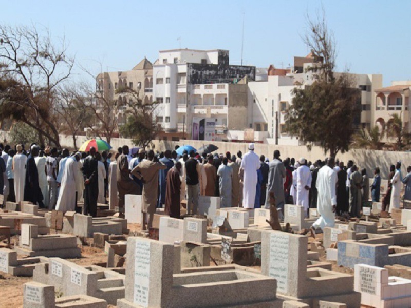 Cimetière de Pikine: les fossoyeurs obligés de superposer les corps faute d'espace