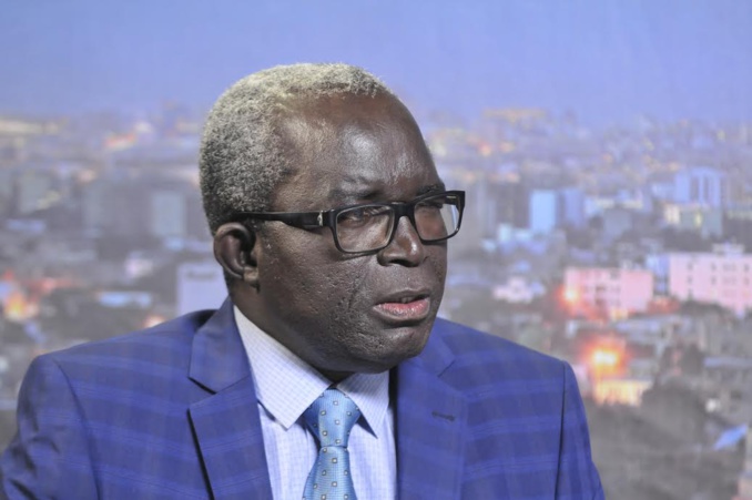 La politique campe au carrefour du sérieux et du sordide (Par Babacar Justin Ndiaye)