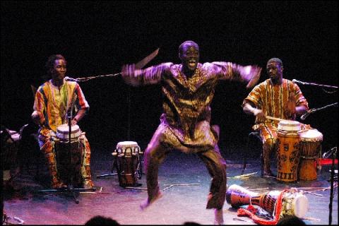 DANCING BUSINESS : Il n'est rien de plus étonnant pour moi qu'un homme qui danse