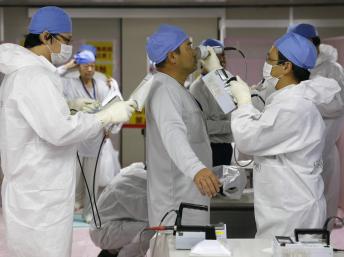 Des ouvriers sur le site de la centrale de Fukushima, le 7 novembre dernier. REUTERS/Kimimasa Mayama