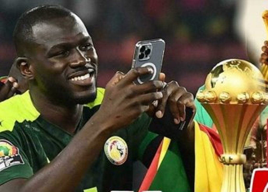 ​Cérémonie d’honorer aux lions: le téléphone de Kalidou Koulibaly emporté