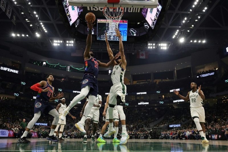 NBA: Embiid et les 76ers dominent Giannis et les Bucks, Doncic est en feu