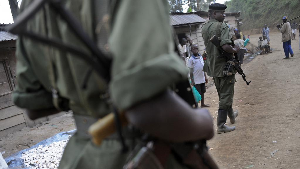 Des combattants des FDLR à Lushebere, dans l'est de la RDC, en novembre 2008. AFP PHOTO/ Tony KARUMBA