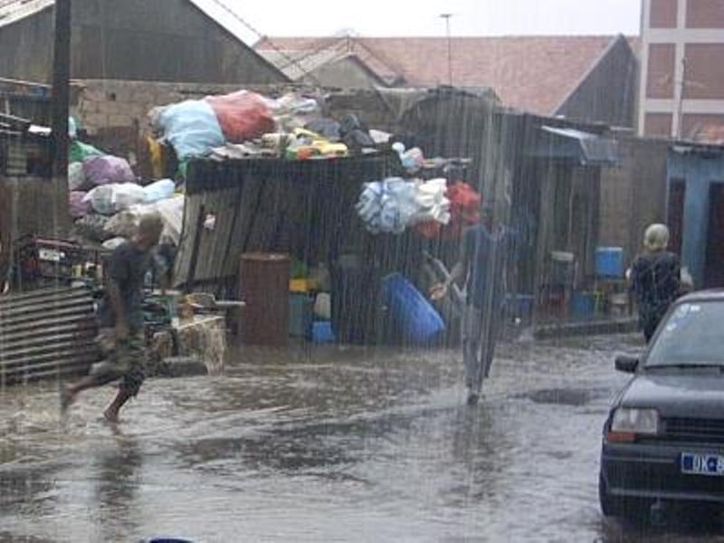 Pluie Dieu Entend Les Prières - 